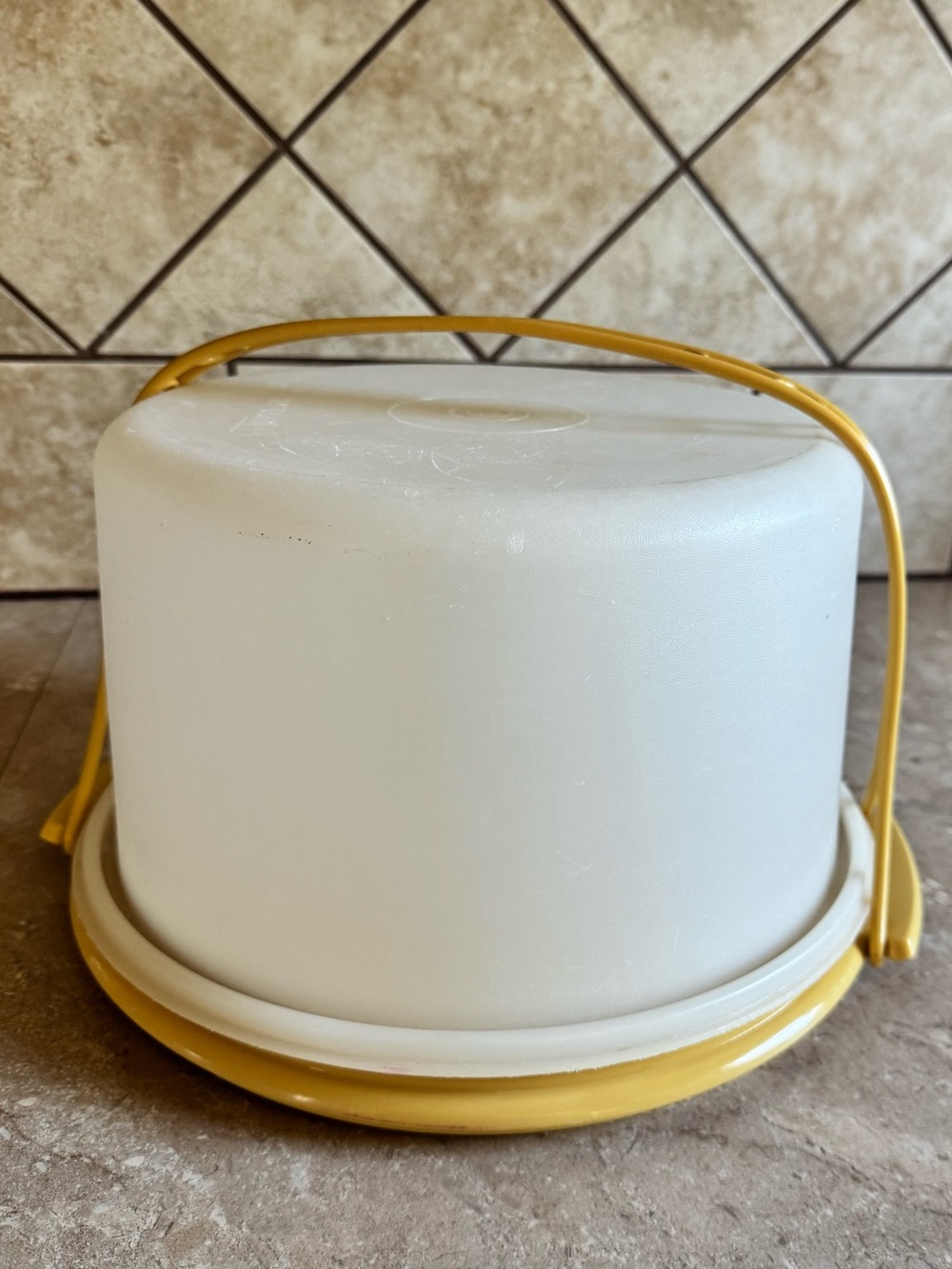 Tupperware Vintage White Cake Carrier with Handle